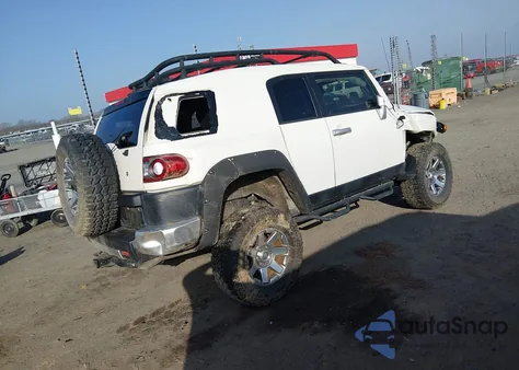 2014 Toyota Fj Cruiser z USA, uszkodzony, nr VIN JTEBU4BFXEK182190